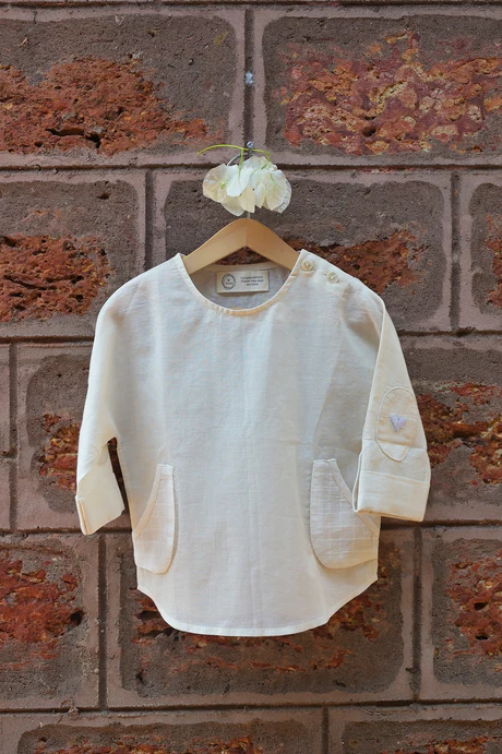 ‘A Pocketful of Clouds’ I Kimono styled unisex shirt in kora