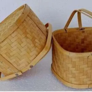 Bamboo basket with lid