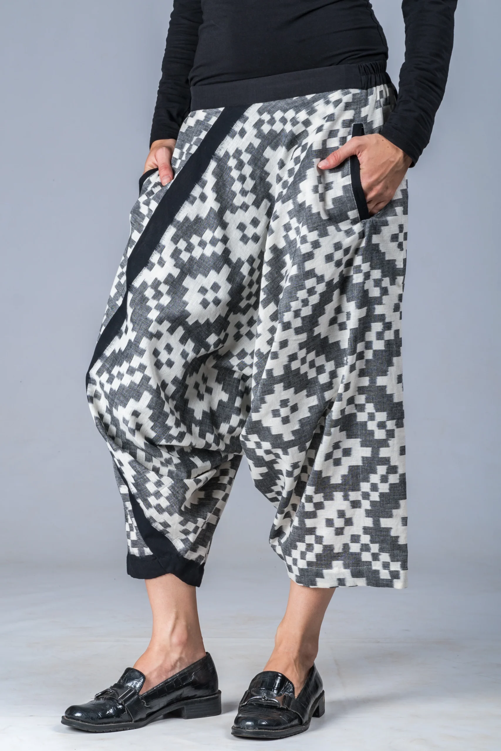 White and Grey Ikat Pattern - Turkish Mid Length Pant