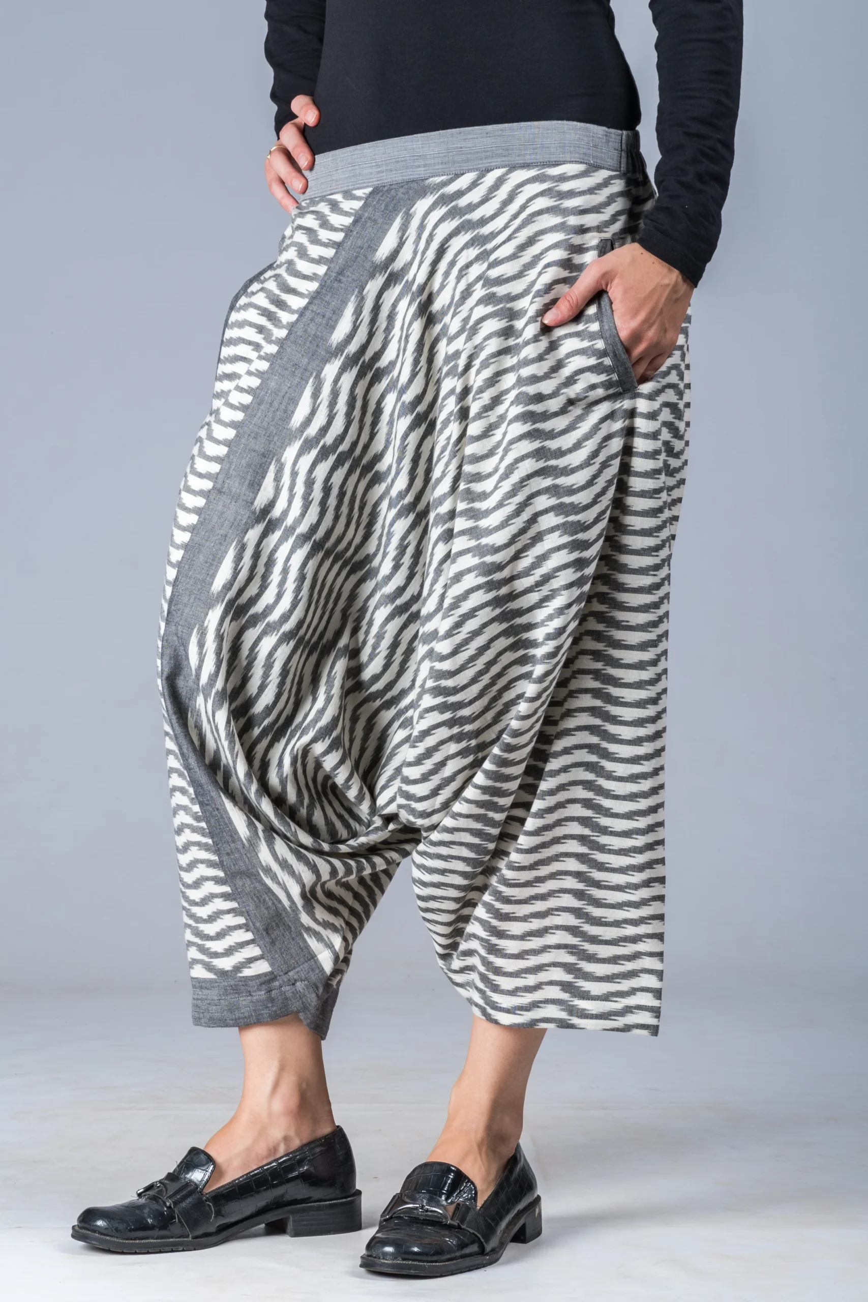White and Grey Ikat Waves - Turkish Mid Length Pant
