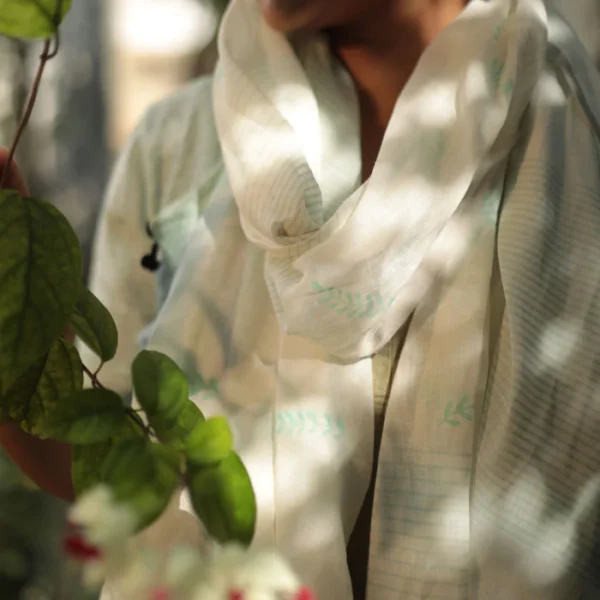 Minty Leaves Handloom Organic Cotton Stole - Image 2