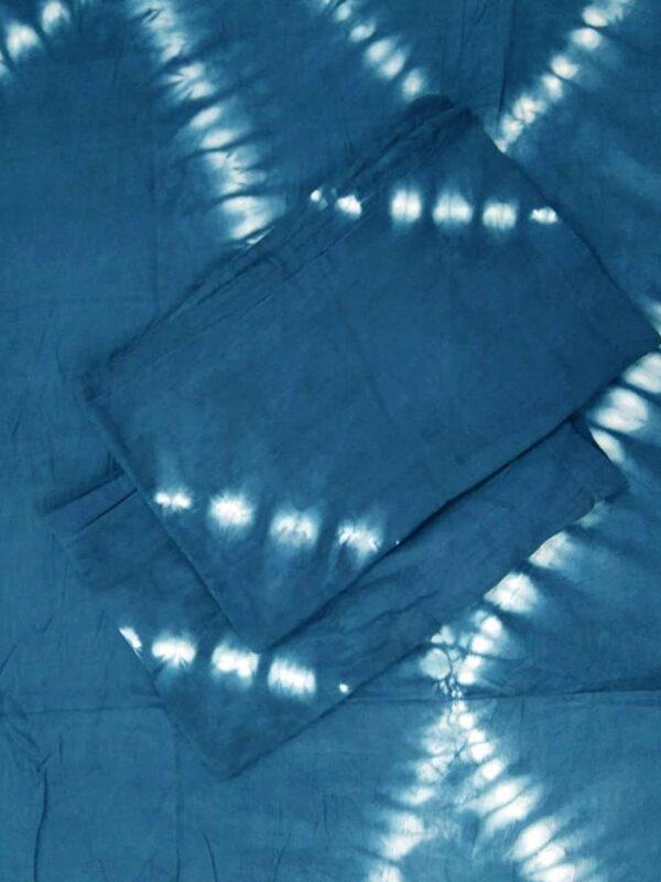 Tie and dye Handwoven cotton double bedsheet with pillow cover -Indigo Blue - Image 2