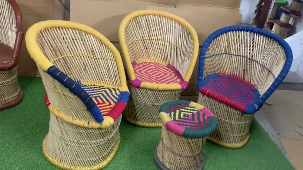 Round Natural Weaving Bamboo Mudda Brown with Table