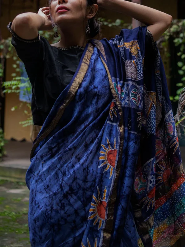 NARMADA Matsya Batik Saree Navy Blue - Image 4